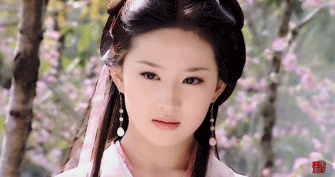 人面桃花相映红，刘亦菲倪妮杨幂迪丽热巴赵丽颖，美人与桃花相得益彰，十分动人。 ​