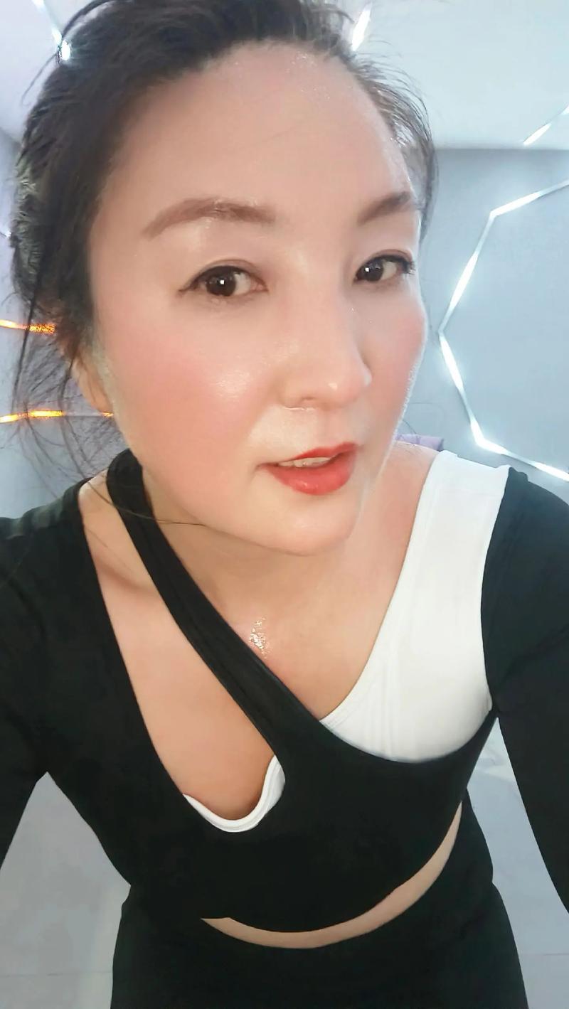 有没有来打羽毛球的打赢了什么都答应你晒出最美画面！ 打羽毛球🏸