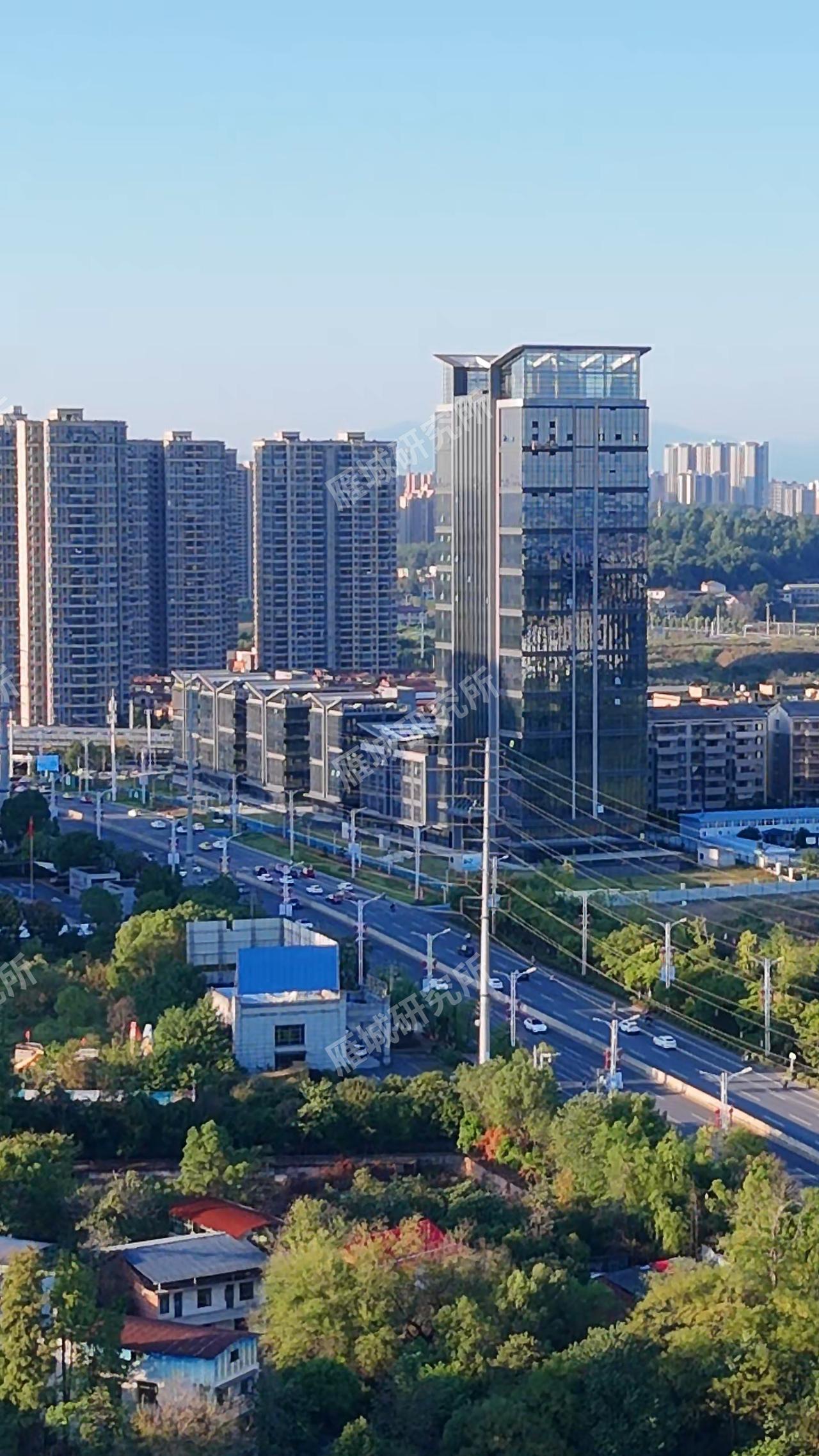 衡阳现在的办公写字楼越建越多了

大家看到的就是雁峰区三创基地，目前主体已经建成