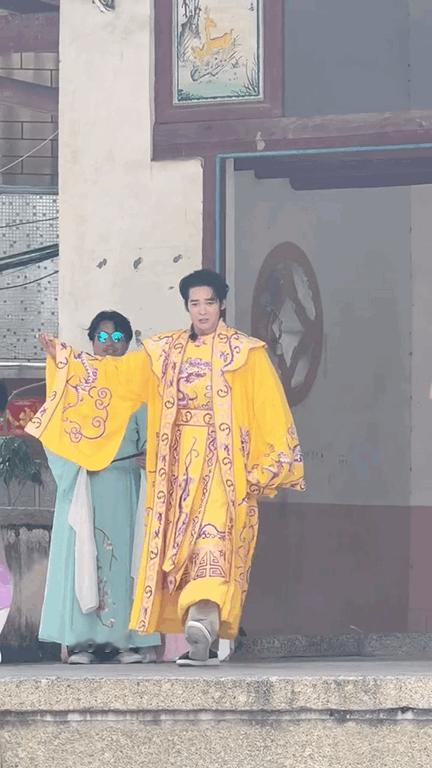 于适戏服一穿魔童降世于适你有点过于抽象了 ​​​