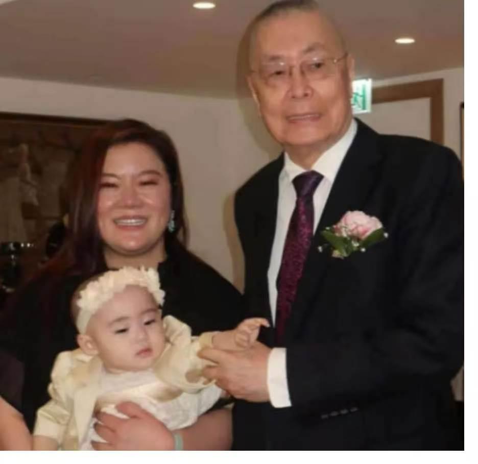 他是叶帅的女婿，78岁再次结婚，81岁妻子给他生了个女儿，84岁又给他生了个儿子