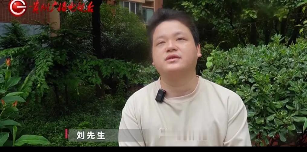 贵州贵阳，刘先生是房屋中间人，带着租房客户看了十几套房，累到腿软，客户却绕过刘先
