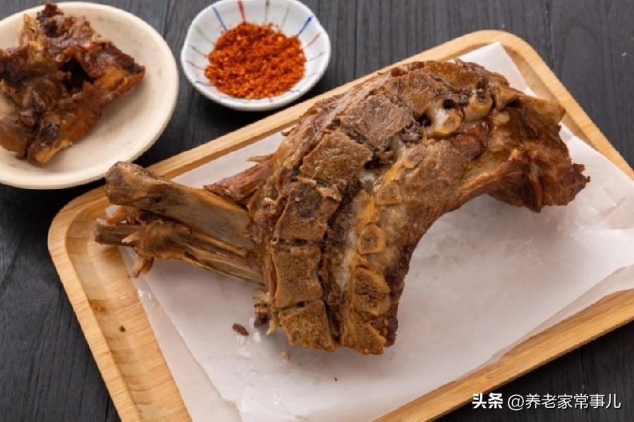 吃块烤脊骨补蛋白，差点把牙干报废
 
中午想着补点蛋白质，烤了块大脊骨，外焦里香