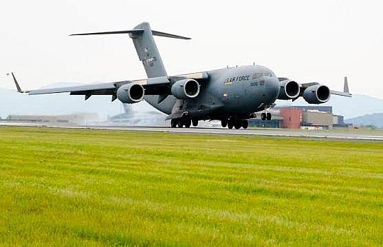 突发： 在马杜罗绑架事件的迷雾中，特朗普大规模向欧洲部署武器，意图对伊朗开战。多