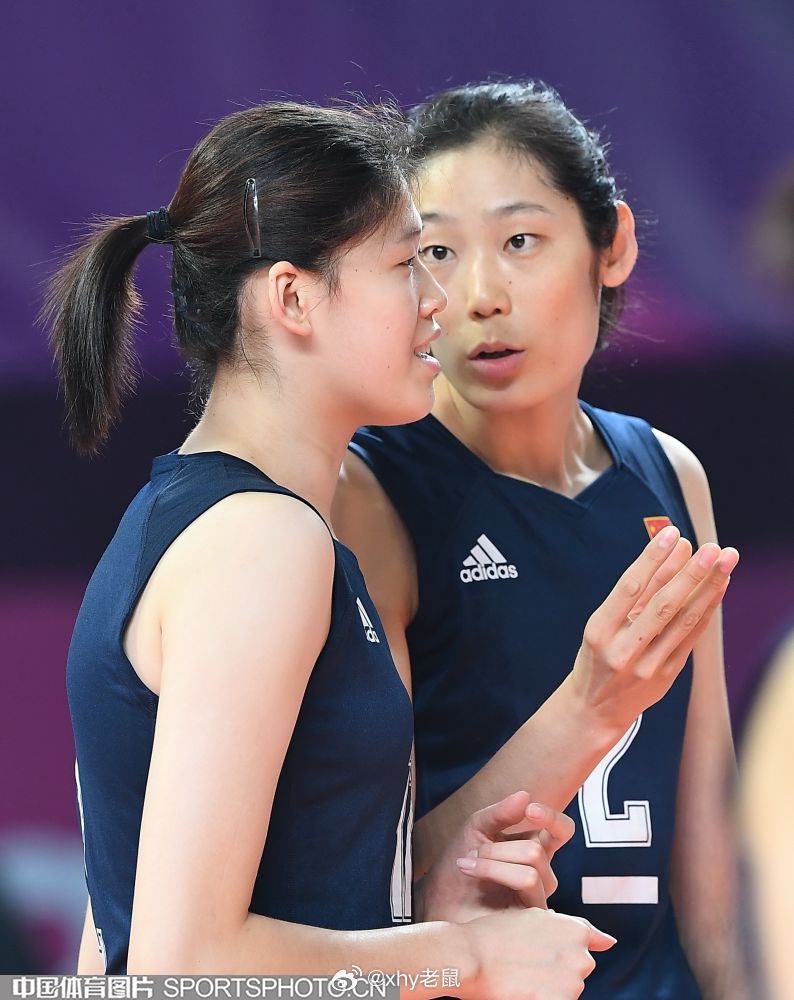 交流一下 朱婷与李盈莹 朱袁张1块2毛9[超话] 中国女排 ​​​
