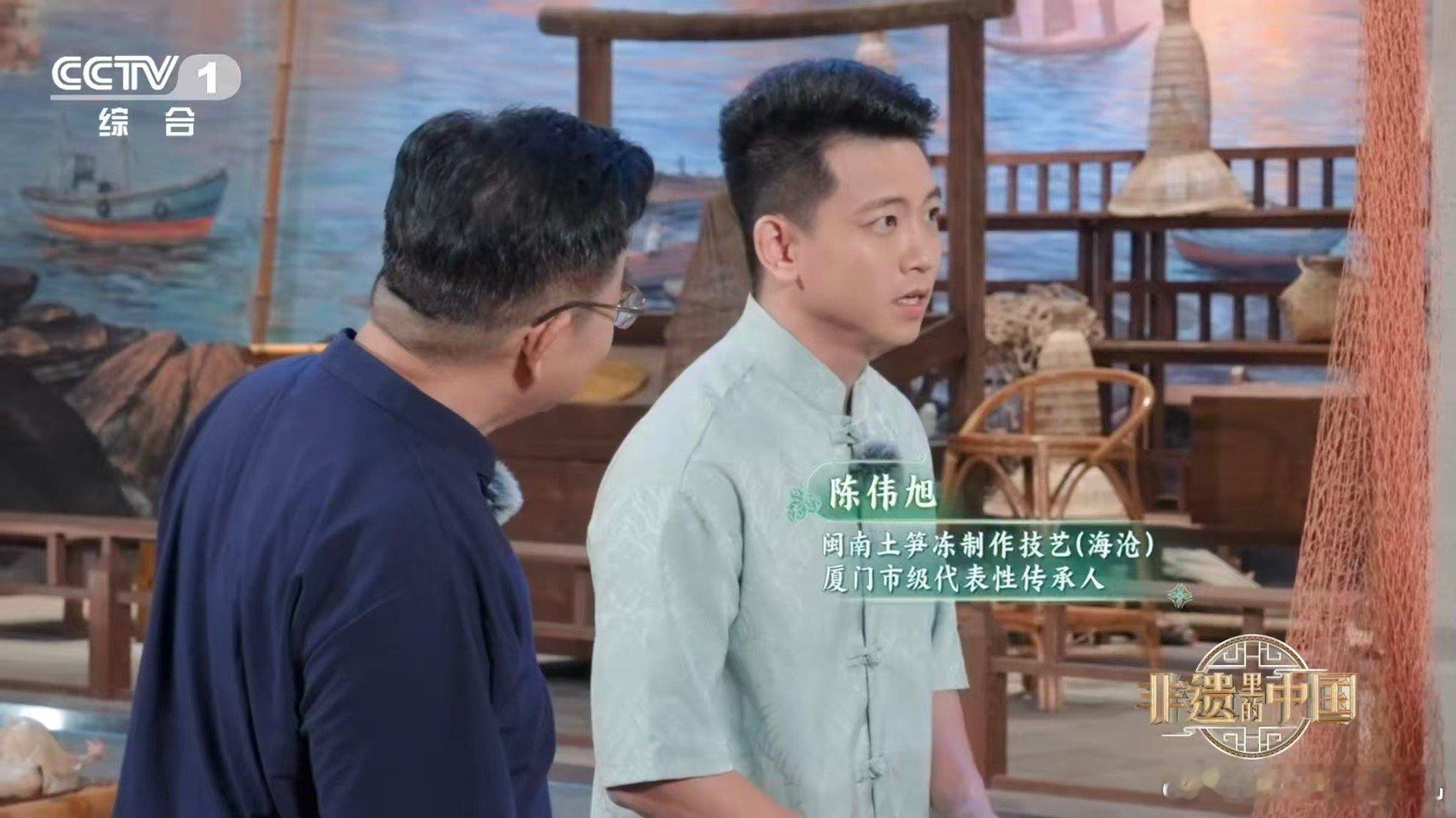 土笋冻里没有笋 福建的土笋冻真是名字和内容完全两回事。听名字以为是笋做的，其实是