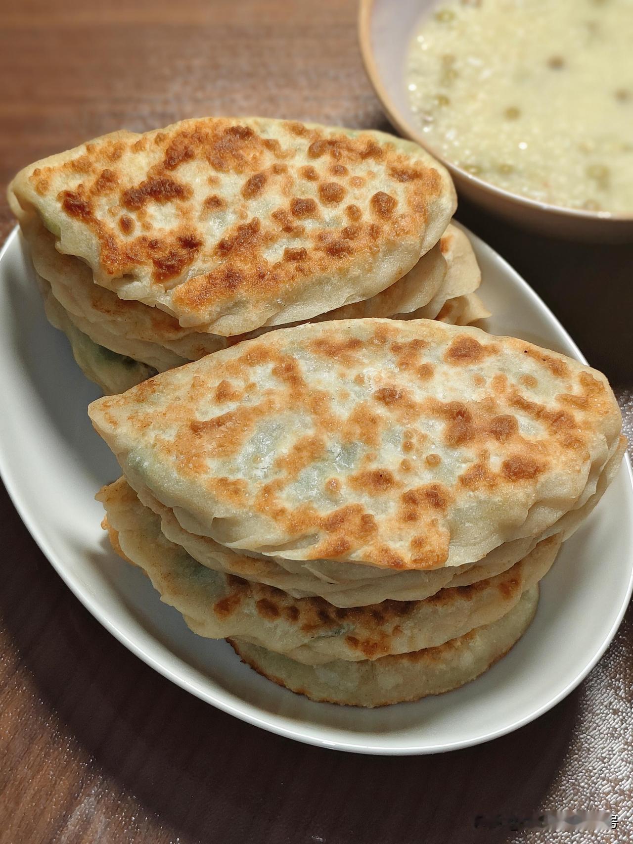 想吃啥就自己做-韭菜盒子昨晚突然就很馋韭菜鸡蛋，今天立马去买了韭菜，这不就吃上了