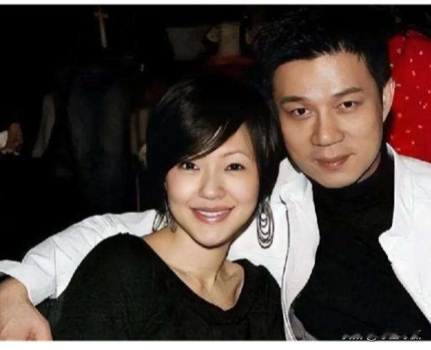 #我来唠家常#小S开始替姐姐发声了。网友：关心关心自己吧，把老公儿子养好！  小