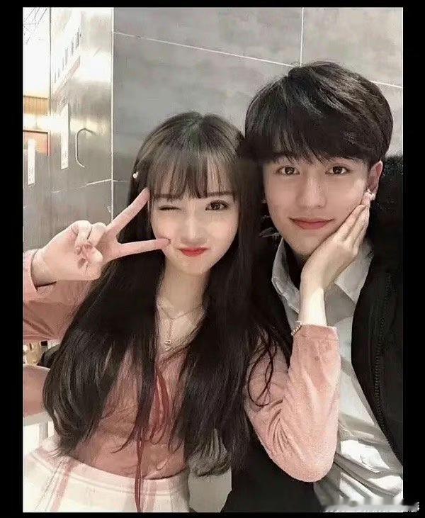 张凌赫和前女友 怪甜的 看来牛牛喜欢甜美的 ​​​