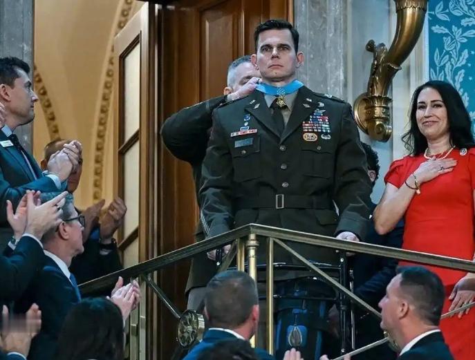 特朗普谎言自破，此前他称绑架马杜罗行动中，没有人受伤，全都安全回来了，大获全胜，