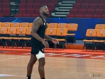 只有12人参加踩场，今晚北汽凶多吉少…今晚北京北汽将客场挑战上海，目前北汽伤兵满