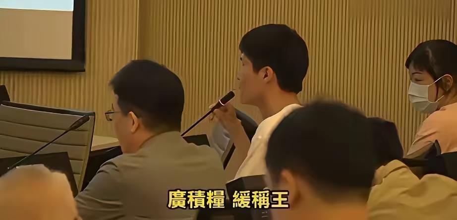 台湾学生太小瞧大陆了！一名台湾的学生在学校的课堂上，表示要台湾高筑墙，广积粮，缓
