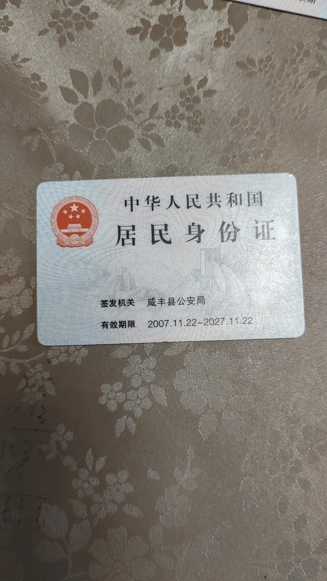 很多人从小被灌输，一考定终身，考上好大学才算出息，落榜就没出路。家长拼尽全力陪读