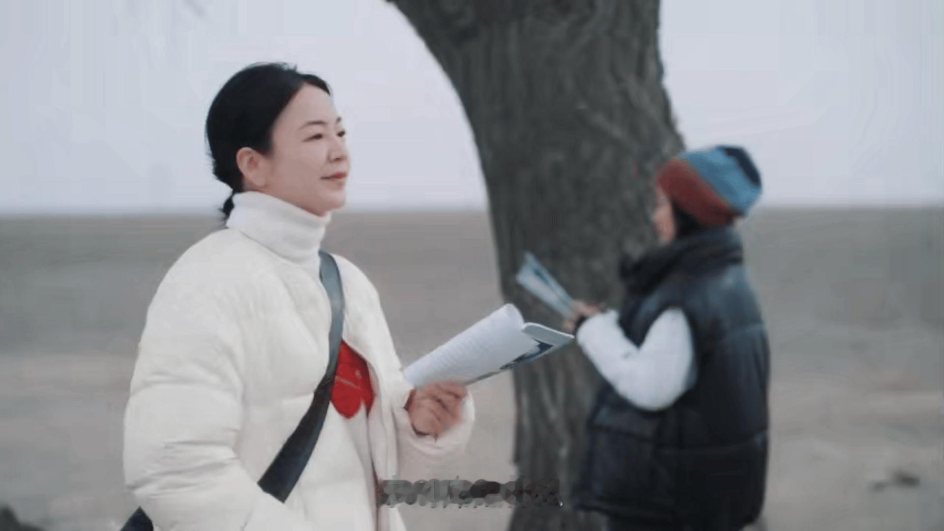 #周迅阿雅跟朋友回故乡# 故乡承载着我们一部分的回忆，听到他们的言语，我们可以感