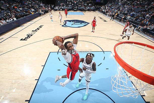 本来我觉得小琼斯是需要和持球大核高度绑定才能够打出数据打出价值的球员。之前都没有