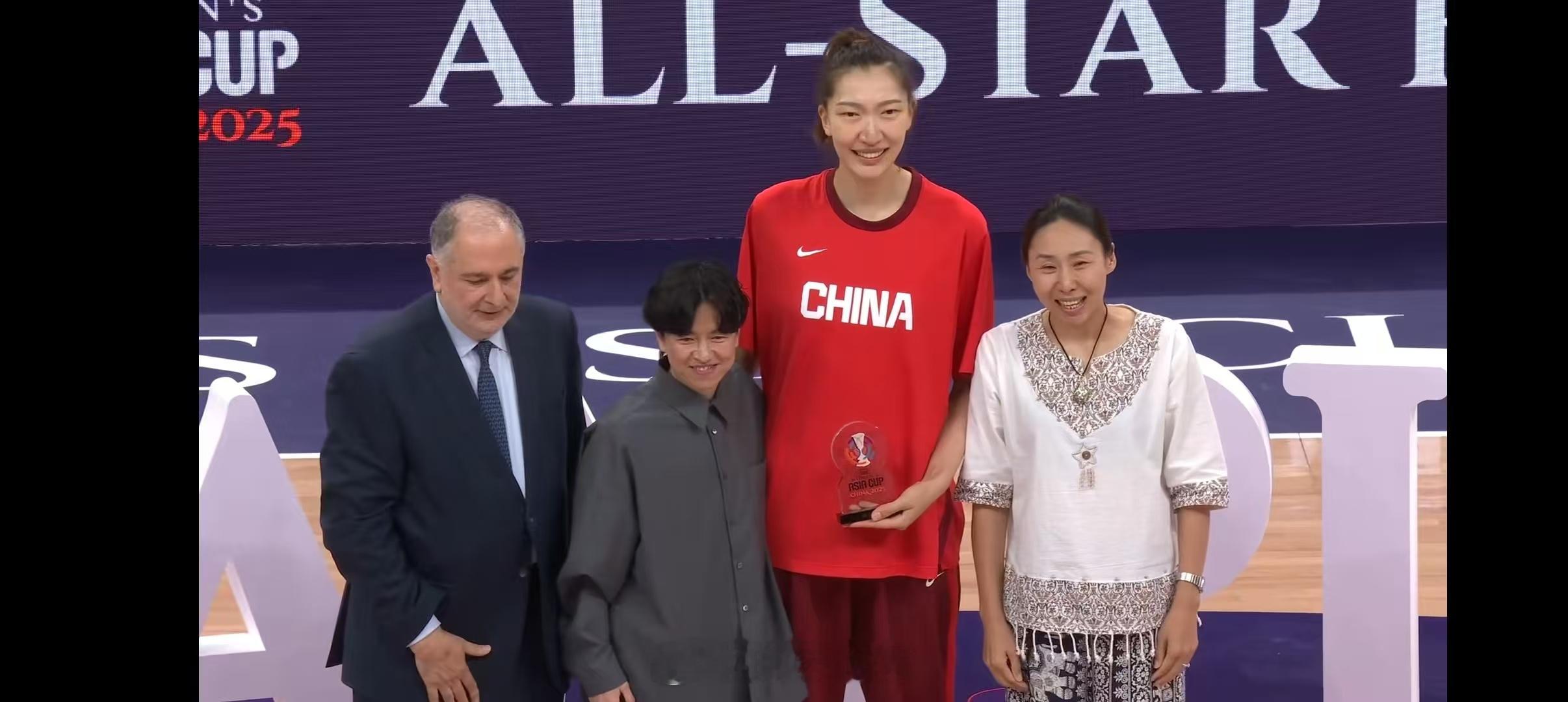 韩旭入选女篮亚洲杯最佳阵容 🇨🇳韩旭（中国）🇦🇺斯蒂芬妮·里德（澳大利亚