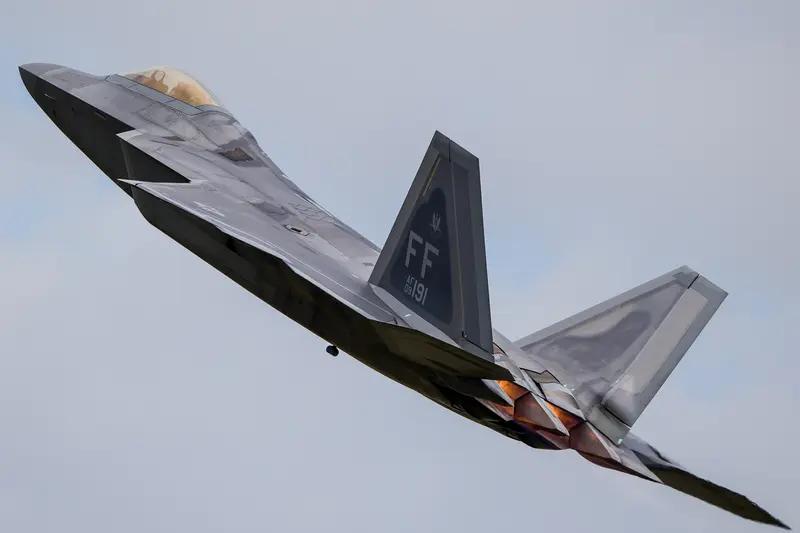 F-22是世界第一吗？这还真不好说。美媒评选全球最强战斗机时把F-22排第一。F