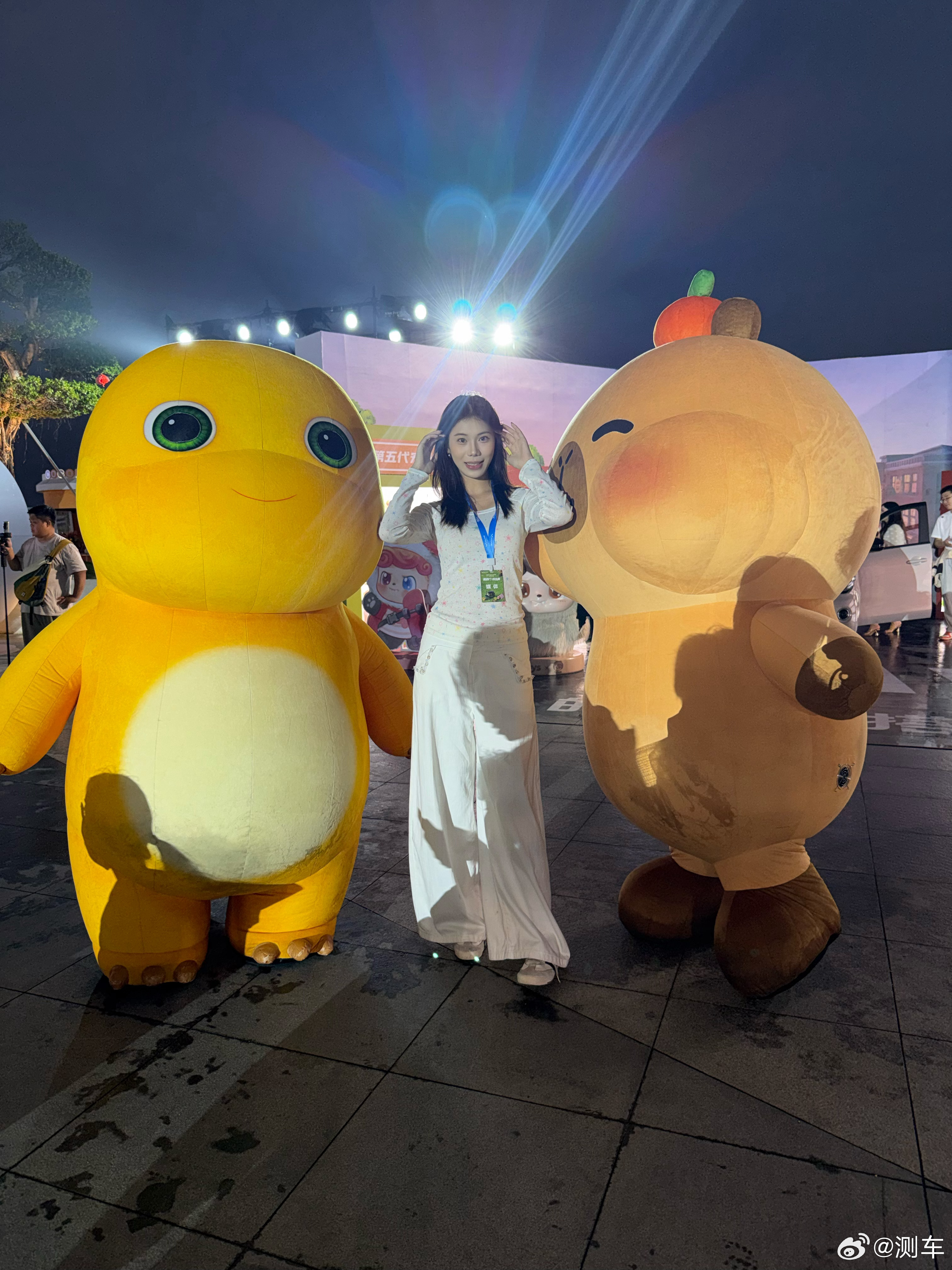 奶龙和卡皮吧我都好喜欢，但是，我是奶龙！蕾蕾的日记