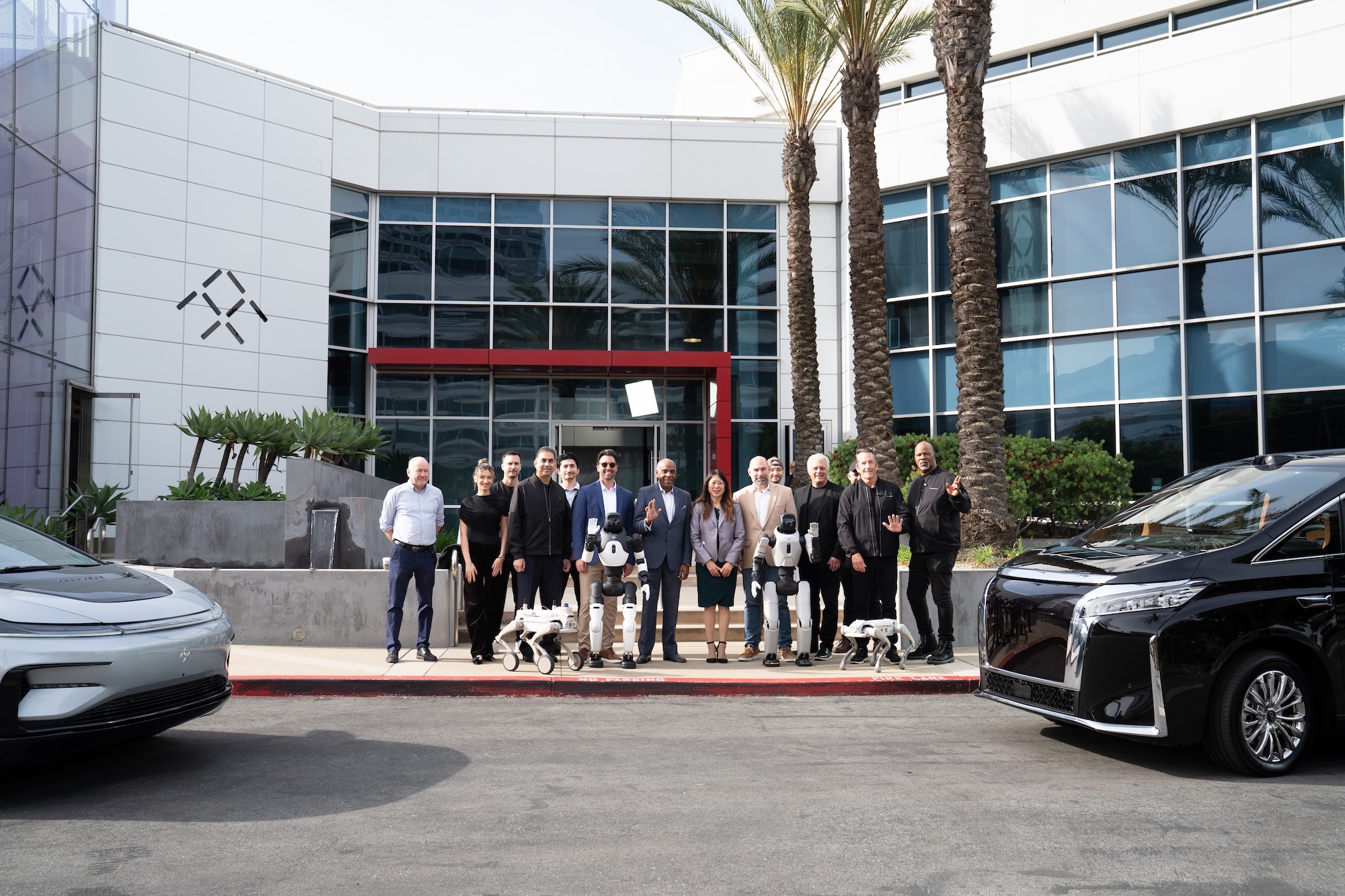 贾跃亭FF变身美国机器人先锋，加州财长亲临揭幕EAI实验室4月17日，美国加州财