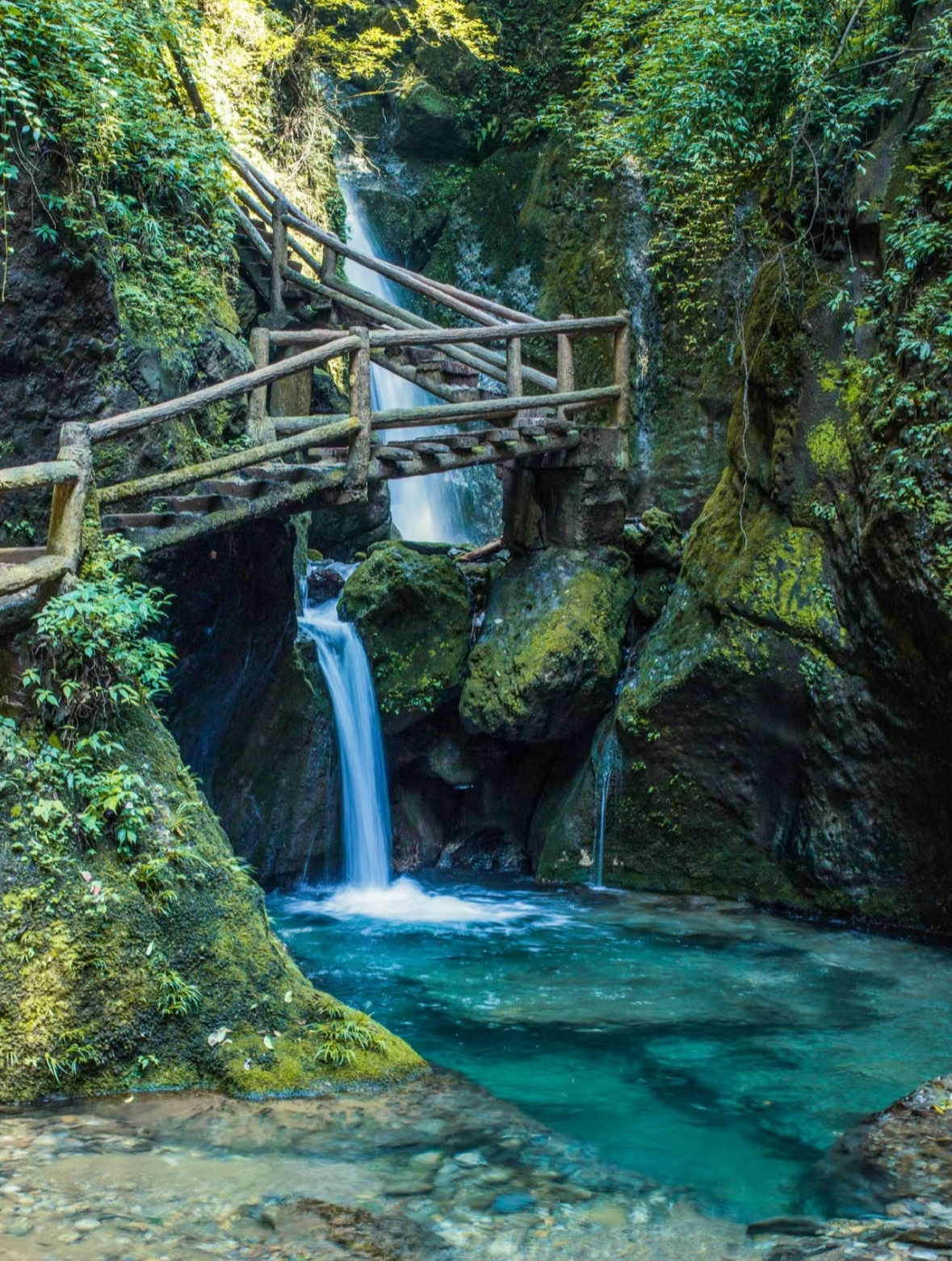 想去四川旅游，“拜水都江堰、问道青城山”小时候看余秋雨的书对这句话印象特别深，有