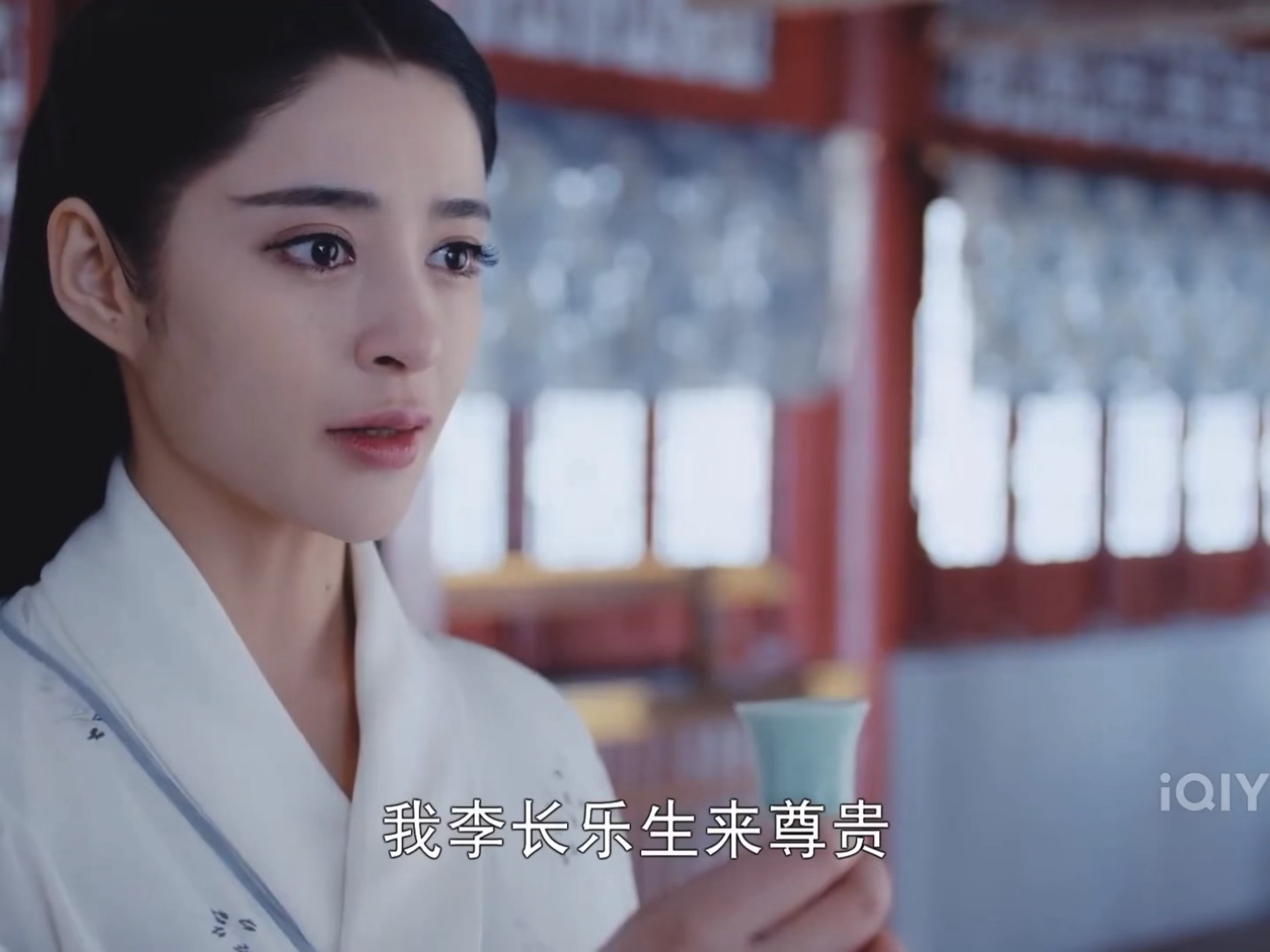 妈呀刷到这两张直播截图没敢认，这竟然是李心艾😯p4-5是她去年产后的状态，现在