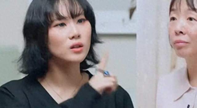 同父不同命，窦靖童妹妹传出患精神疾病，20年和父亲不见面无联系