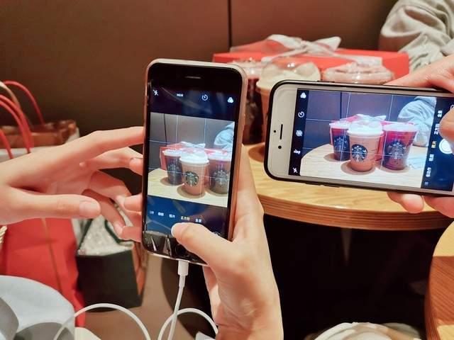 买旗舰机的，从来就三类人！

第一种是真土豪，六千块跟买瓶水似的，发布会一开就冲