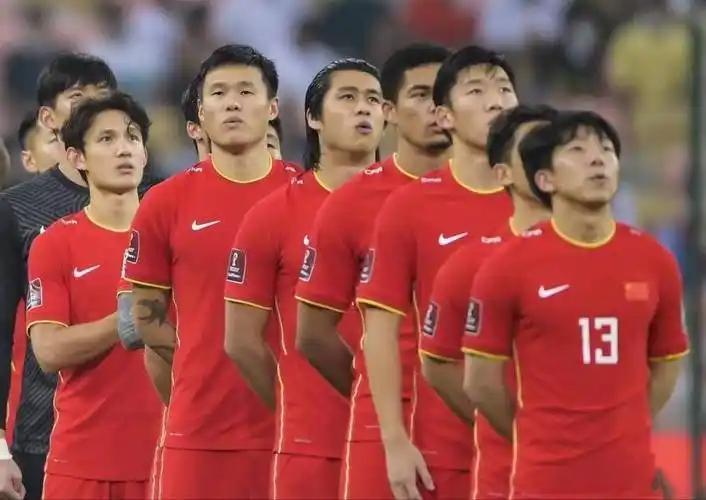 终于明白了！为什么中国男足那么烂，也不解散。据说，中国足协大大小小上上下下男男女