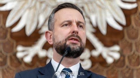 波兰副总理兼国防部长卡梅什表示，乌克兰应该将爱国者防空导弹的生产地点设在波兰境内