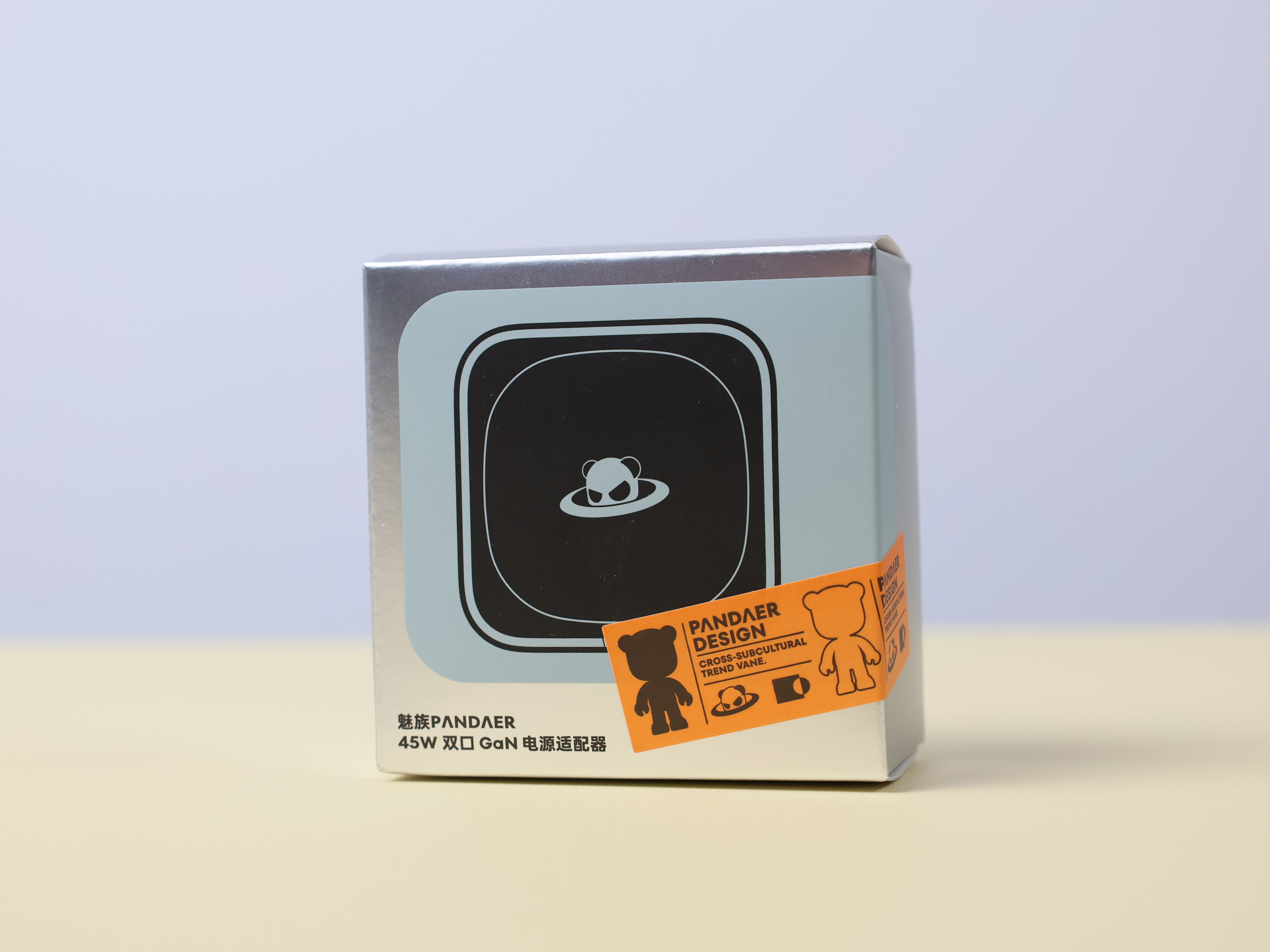 PΛNDΛER 45W AI 小电视潮充 大家觉得好看不？白金独角兽果然还是好看