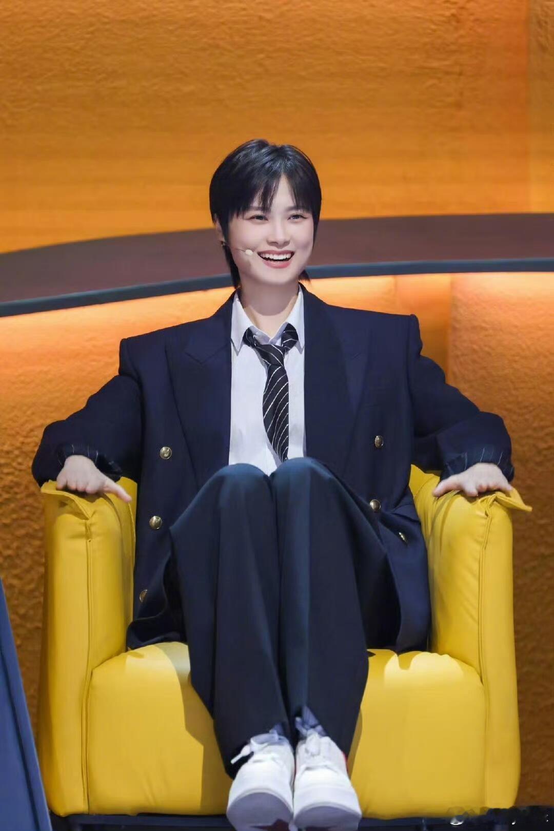 李宇春回归脱友了脱口秀和Ta的朋友们终于等到李宇春回到脱友的舞台咯！第二季就很喜