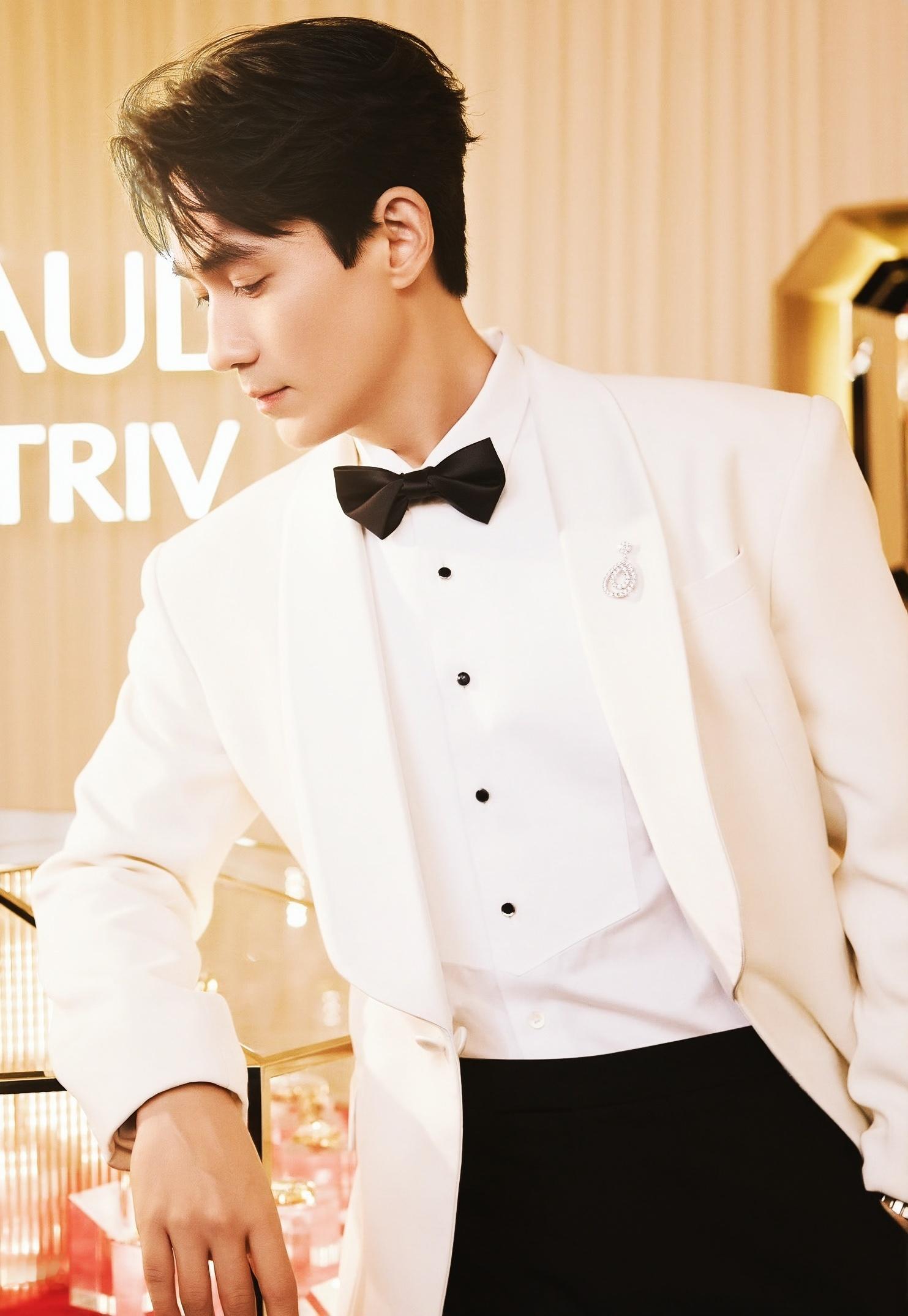 微博之夜来看美人影帝朱一龙