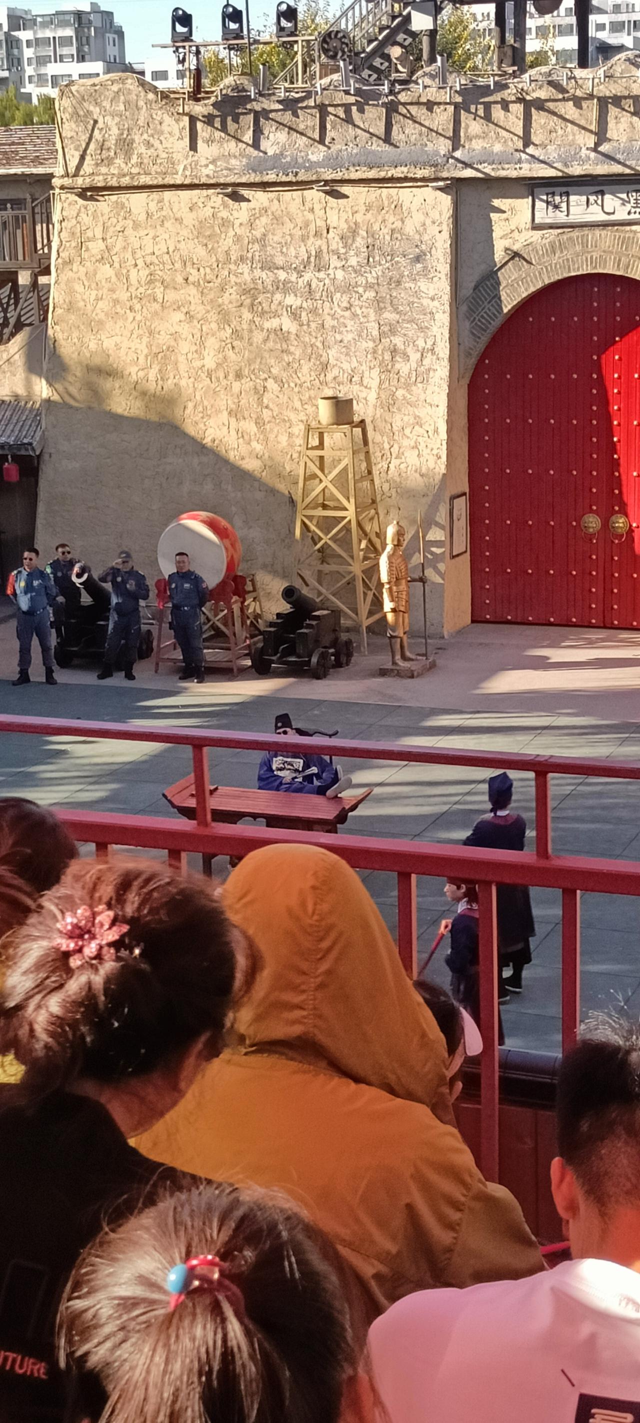 节假日真就别旅游，我们来了盘锦的黑风古镇，唉呀妈呀，除了人还是人，啥项目都玩不上