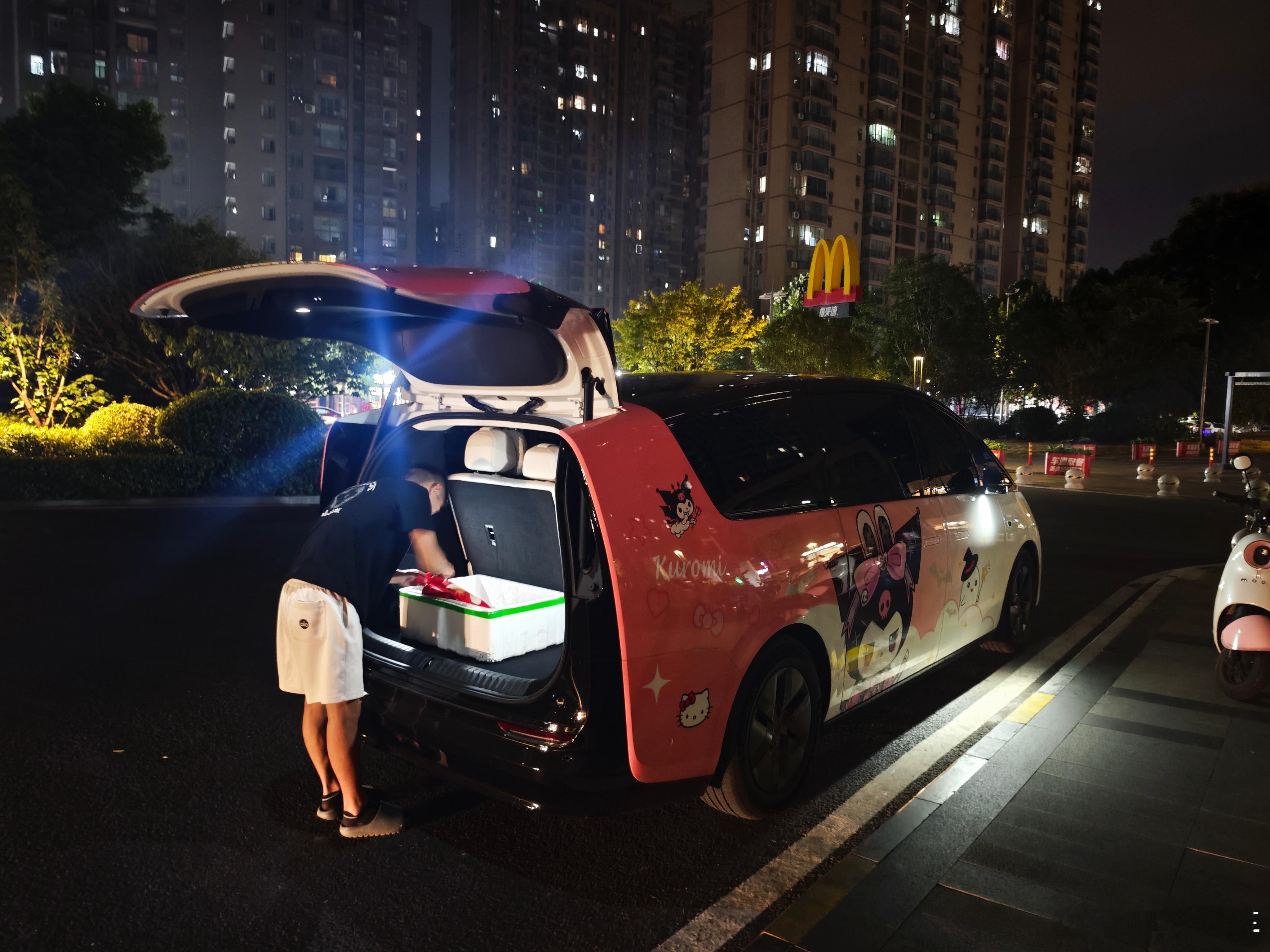 还得是好兄弟啊 半夜来给我送鱼 现在麻将不打了 洗脚不去了 就每天哐哐钓鱼 晒的