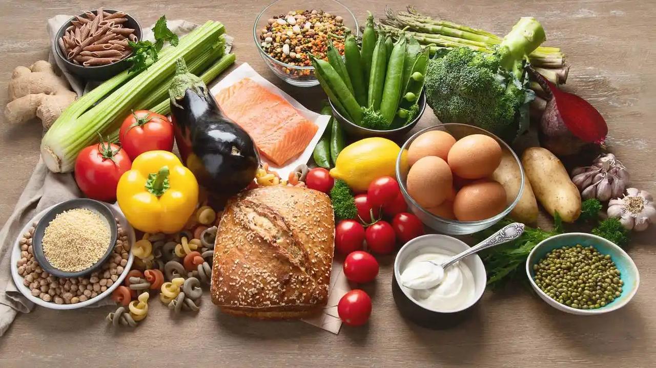 人到60岁还能吃这4种食物，活过百岁不是梦！看看你能吃哪几种
 
人一到六十，身