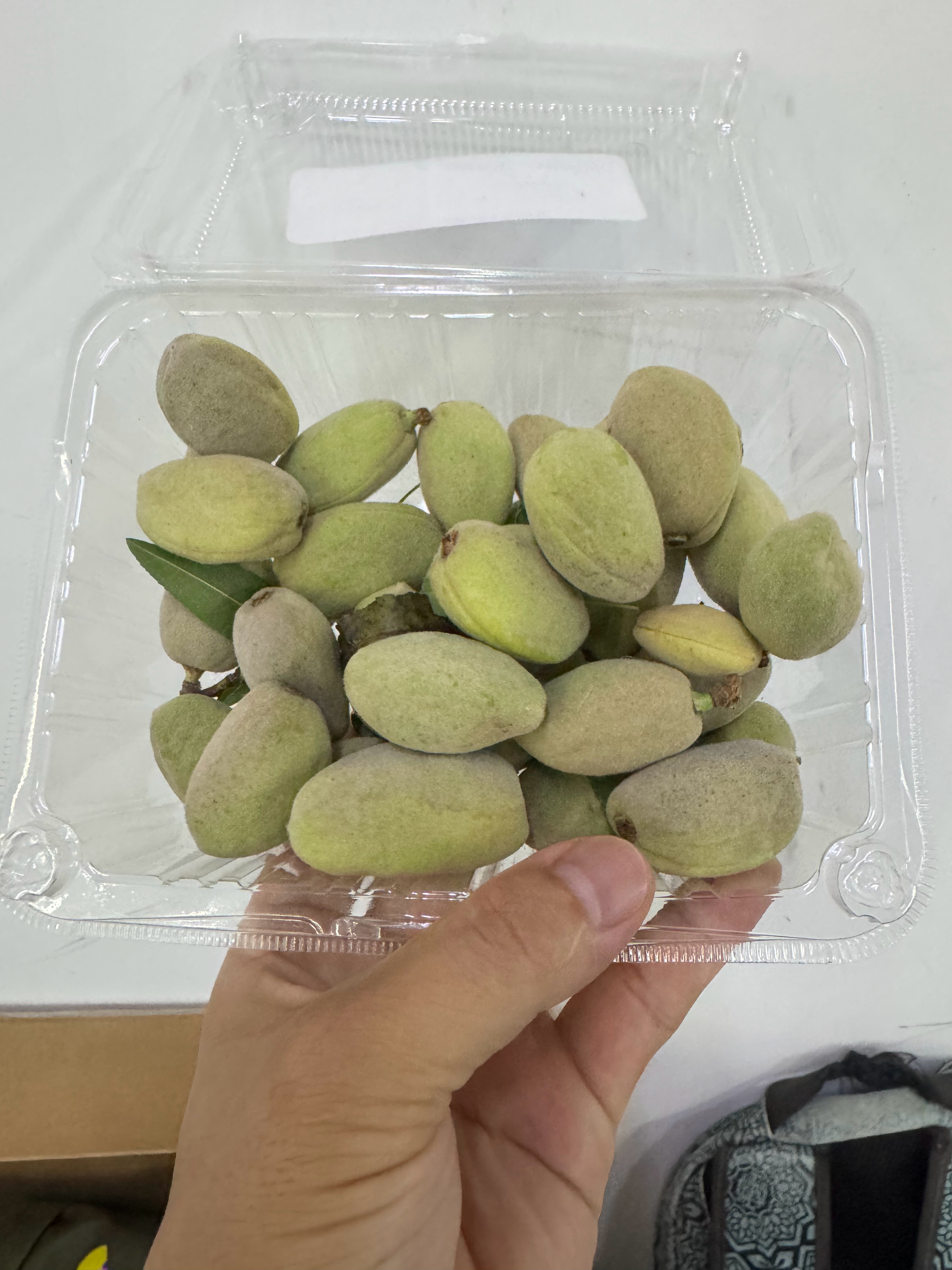半天看不出来这是啥，同事拿出来一盒让我吃 ​​​