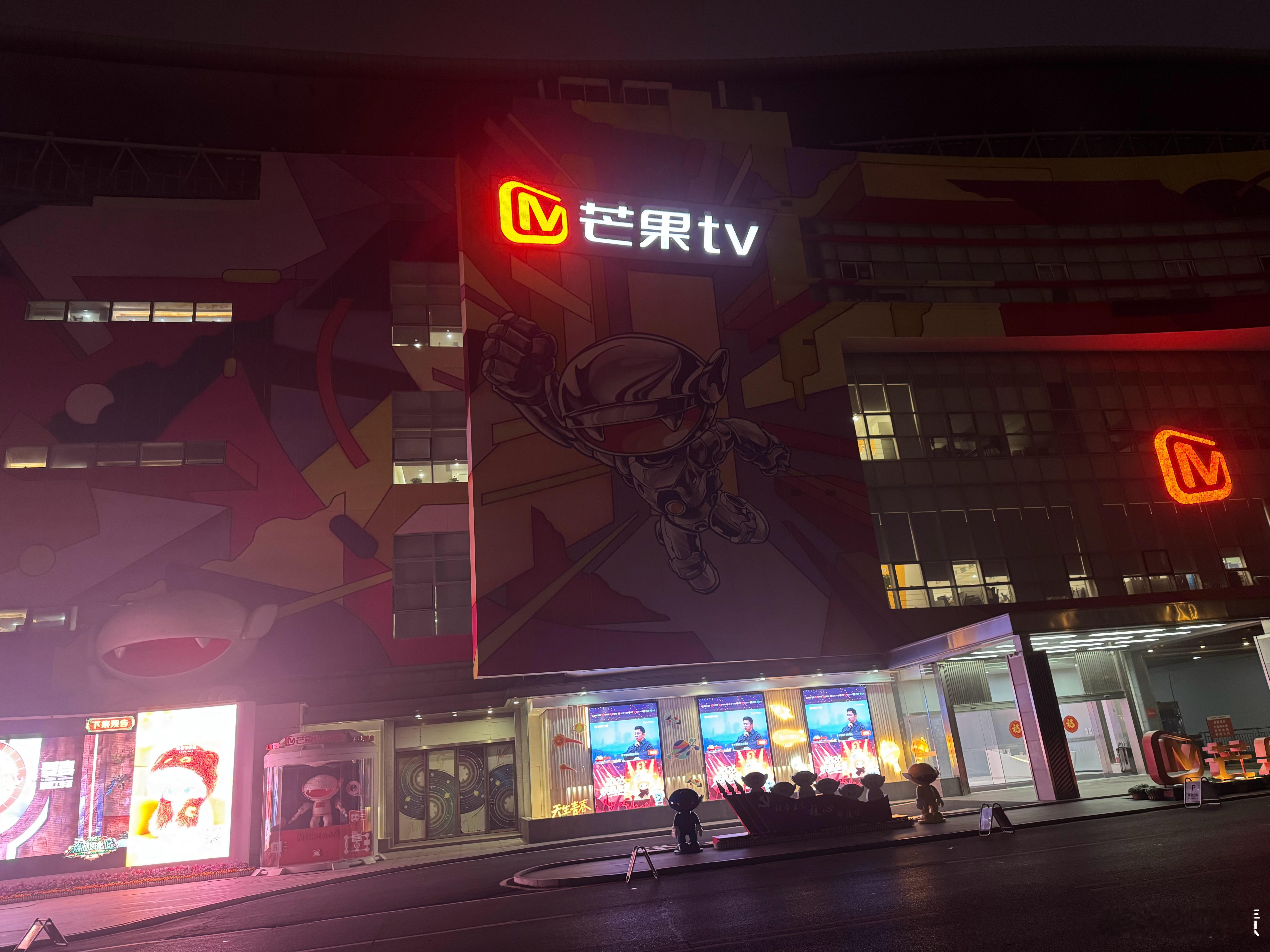 跑步下午抵达湖南长沙，感受着这座城市的独特气息。用过晚饭稍作休息后，不顾夜雾弥漫