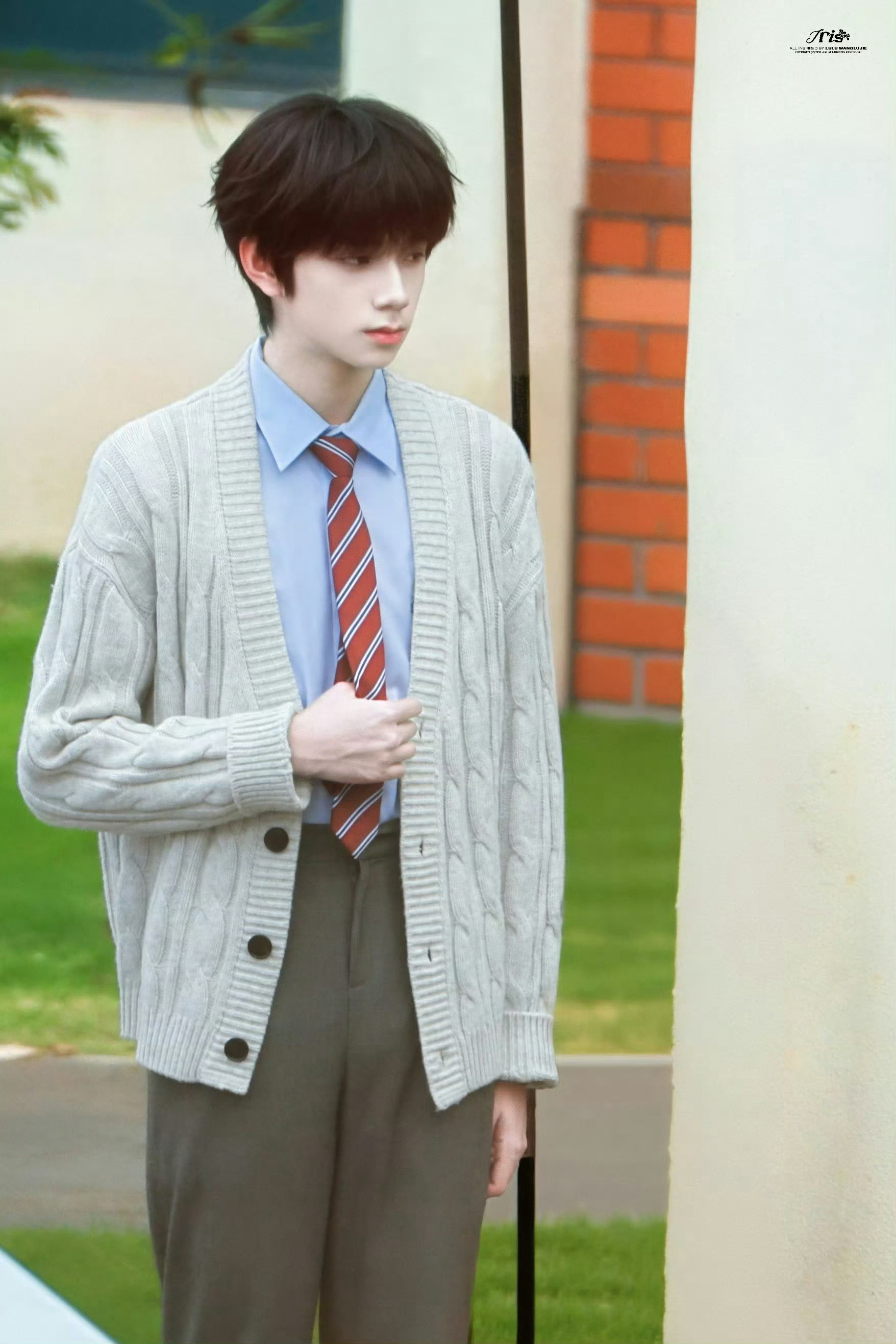 王橹杰上班第一件事是鞠躬王橹杰很有礼貌很尊重前辈的一个小孩 