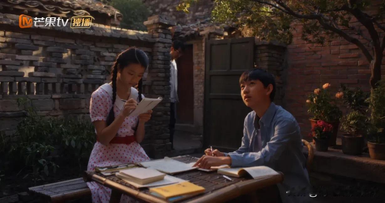 《小巷人家》庄老师挨骂回来，鹏飞说大舅舅太死心眼儿了[呲牙]

庄老师以为那是他