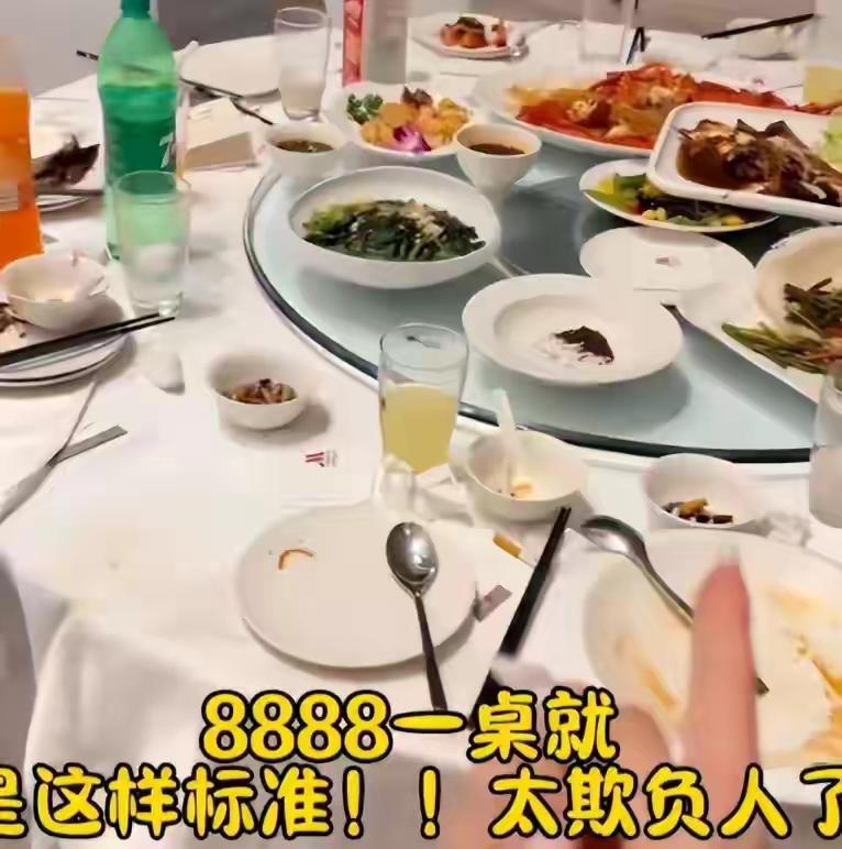 8888元婚宴预制菜实锤再落！监管立案，后厨状况不堪，罗永浩介入
谁能想到，在上
