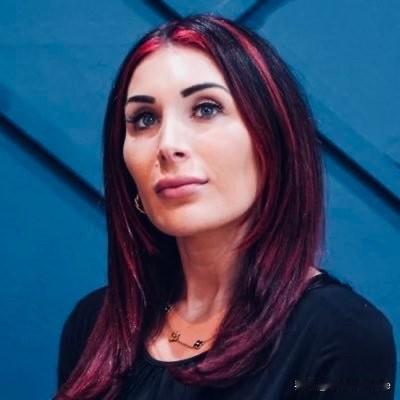 两个曾经的同壕战友、MAGA的铁粉在网络互相谩骂和攻击

保守派自媒体人劳拉·卢