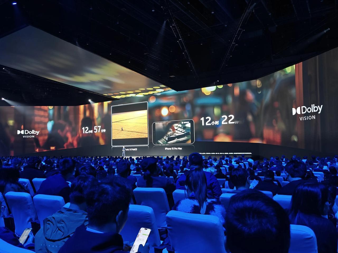 #vivoXFold3发布会#
是不是都在关注续航？对比直板旗舰 足足能够多看一