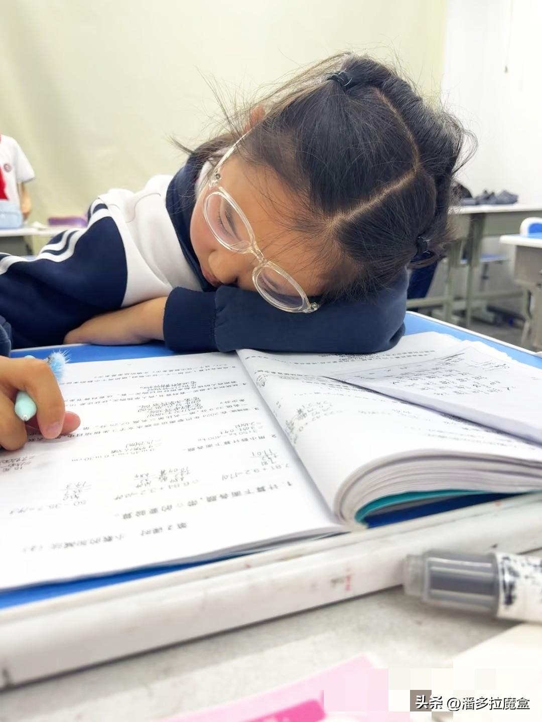 2026年3月1日，这日子变天了。

不管是幼儿园还是小学低年级，以后真的不准搞