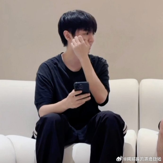 王俊凯演唱会第一排炒至27万王俊凯演唱会第一排被要价27万王俊凯也抢不到自己演唱