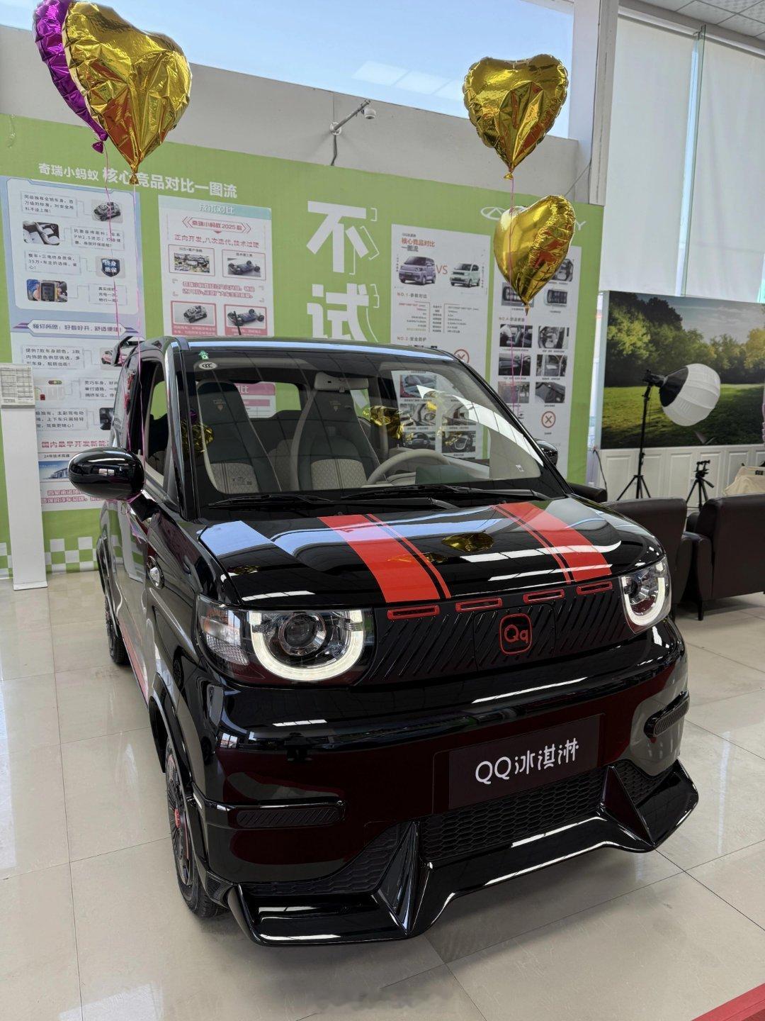 女王版自带复古小书包，还能扩展手机支架，支持直流快充，彻底告别里程焦虑。 