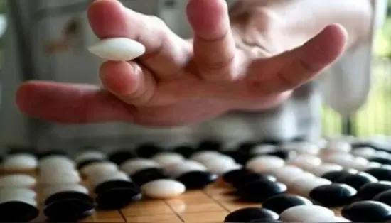 中国围棋的智慧：关税战开始反包围并进攻

五一假期过后，市场第一天盘面的表现可以