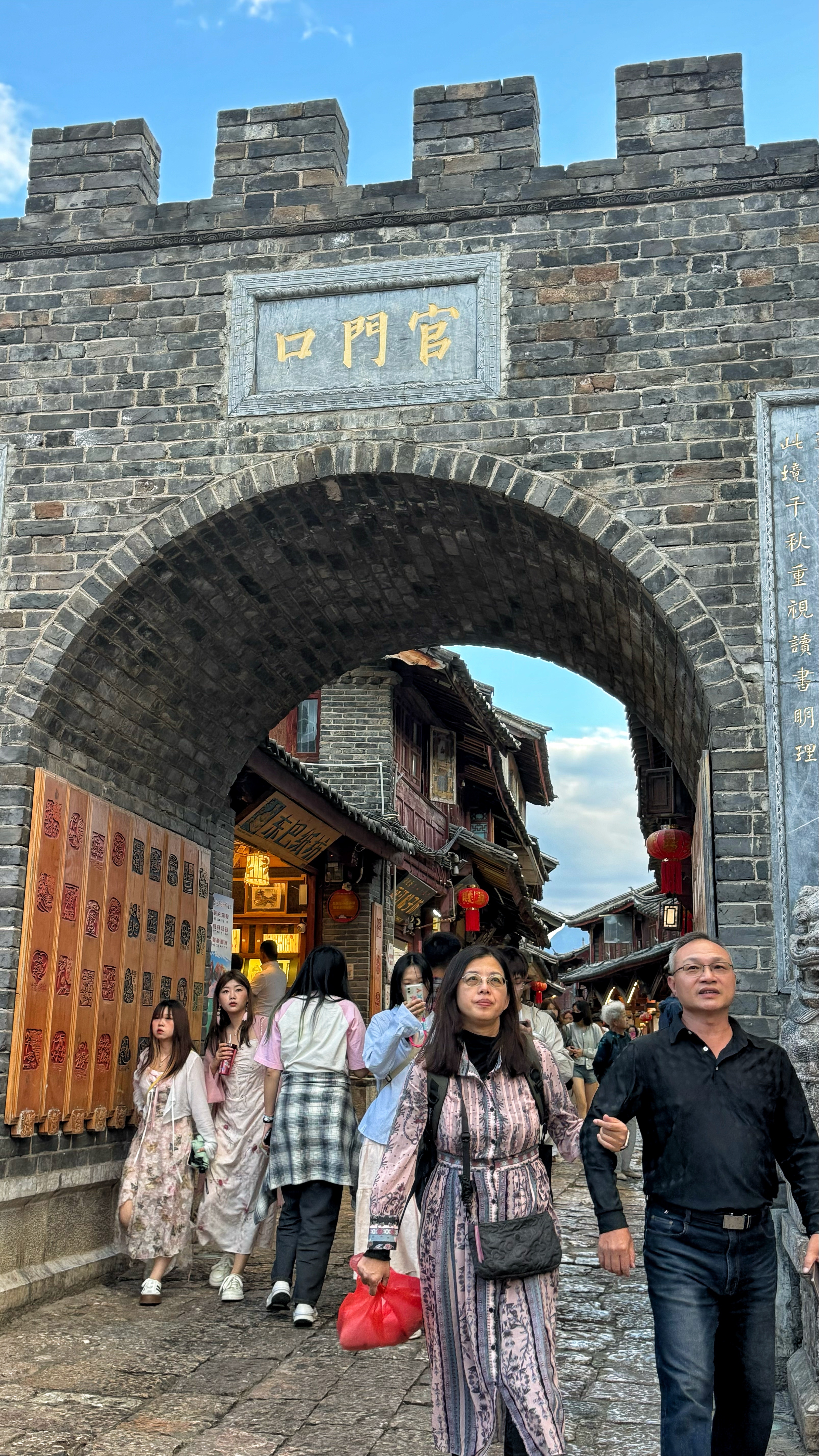 送给第一次来丽江的建议：❶挑选景点玩法：丽江有很多值得一去的地方，如丽江古城的狮