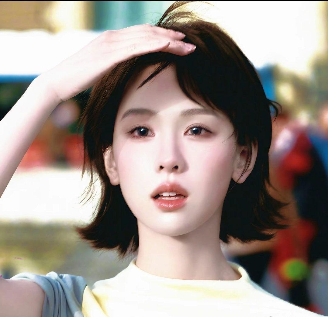 陈都灵 🐰陈都灵白幼薇 
陈都灵的美是清冷又温柔的，像月光洒在湖面，安静、柔和