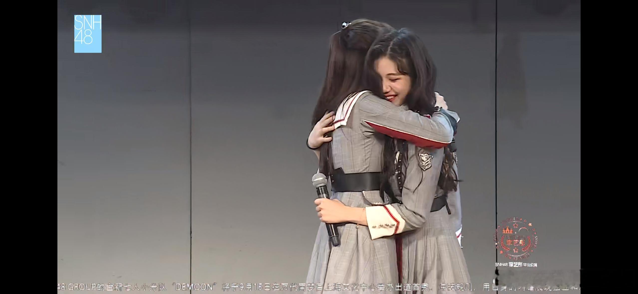 【】28215哎我去好有感觉的拥抱小咔晃晃你们多久没这样了 