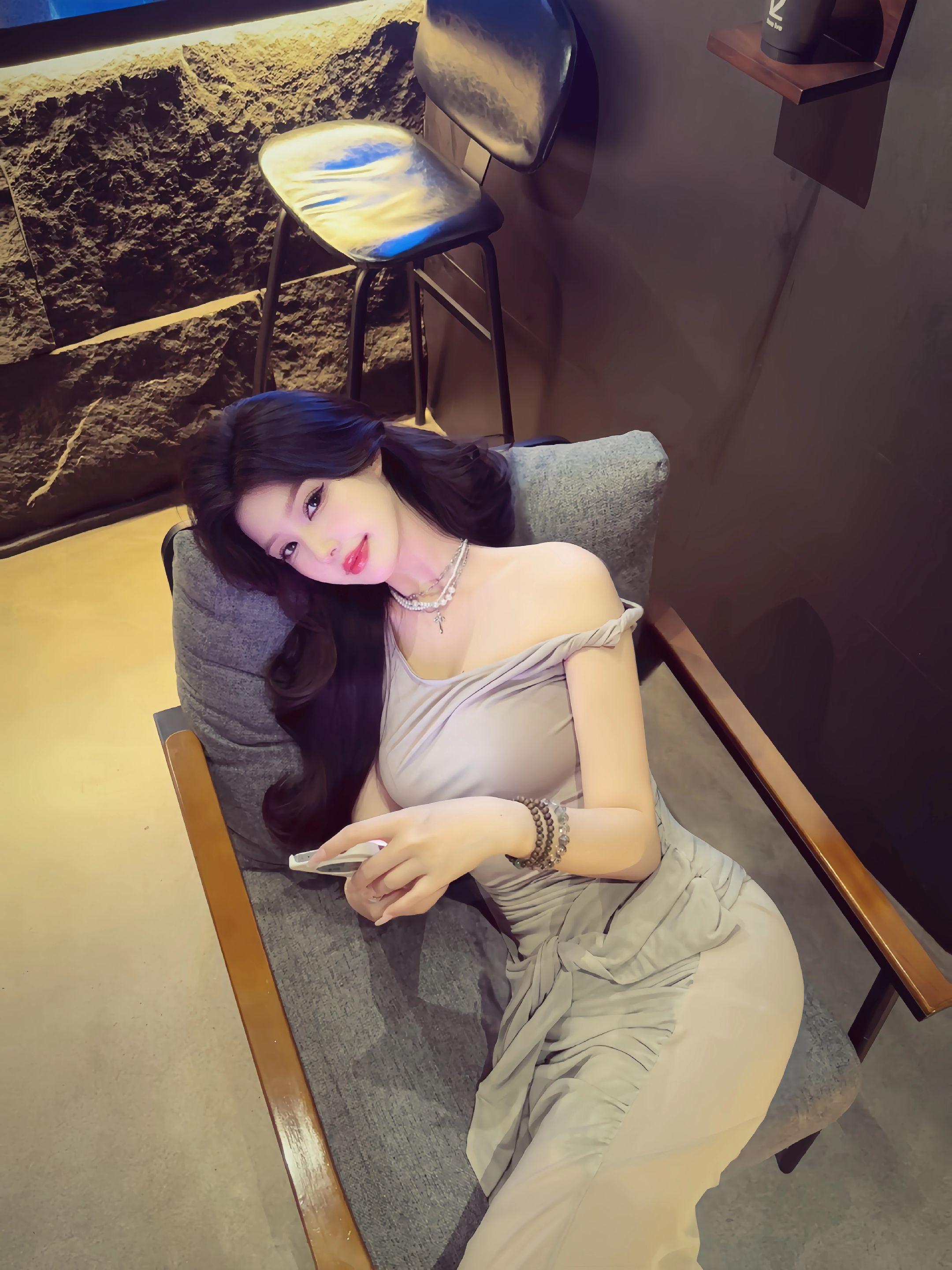 我不爱无聊人间只偏爱你眉眼